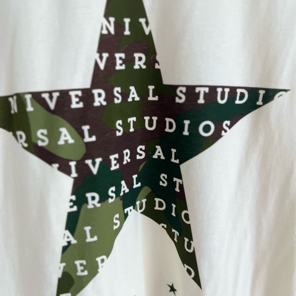 Universal studios camo t shirt. - Picture 3 of 5